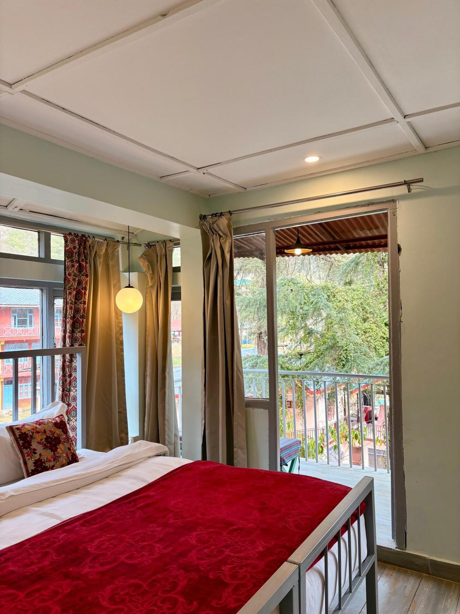 Eevolve Dharamkot - An Eco Hostel McLeod Ganj Exterior foto